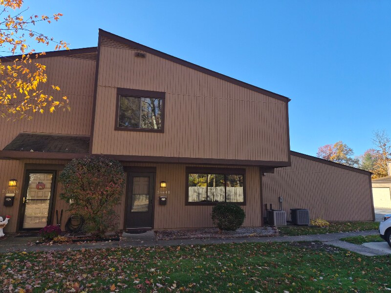 26640 Lake of the Falls Blvd Olmsted Falls, OH 44138 – photo 1 of 19