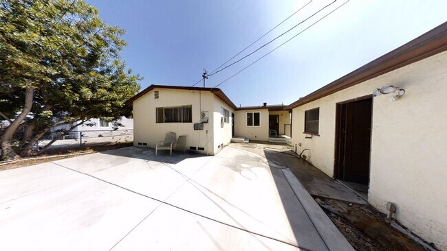 Building Photo - 5068 Rockford Dr