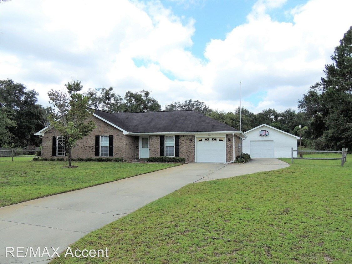 Primary Photo - 3 br, 2 bath House - 720 McCumber Dr.