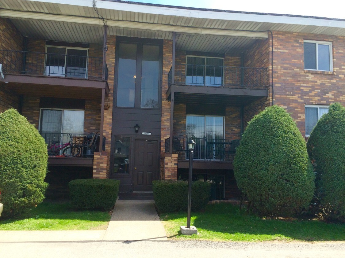 610 Academy St, Youngwood, PA 15697 Apartments in Youngwood, PA