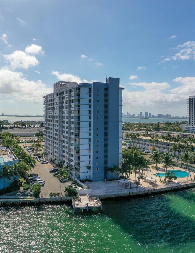 Foto del edificio - 1865 79th Street Causeway