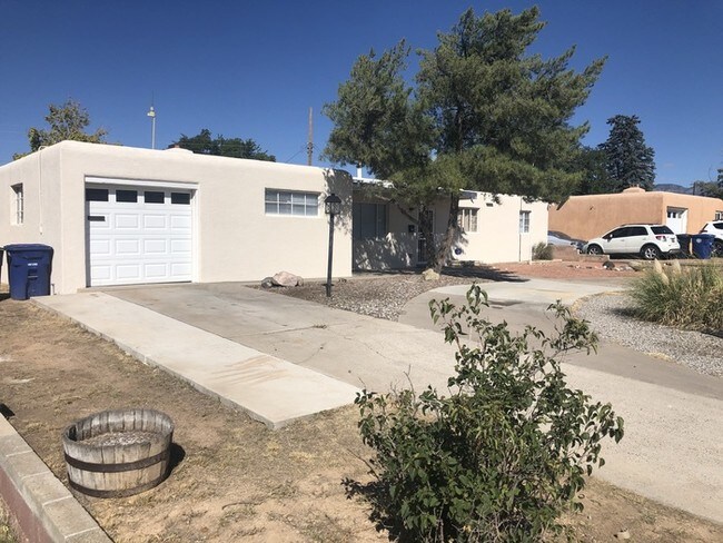 Building Photo - Beautifully Remodeled 4 bedroom home!