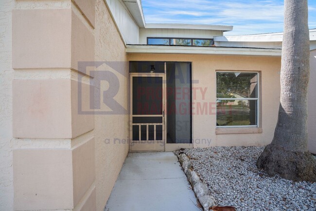 Foto del edificio - Lovely 3 Bed 2 Bath in Bradenton available...