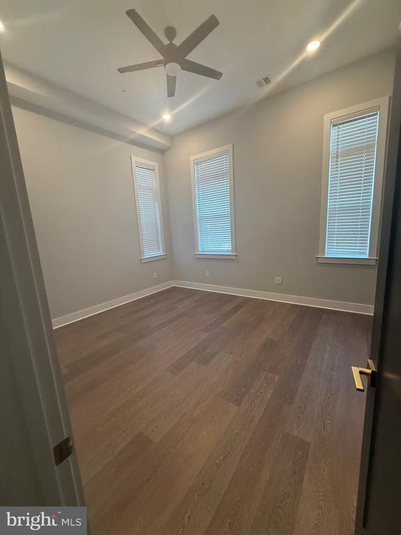 Foto del edificio - 5830 Henry Ave