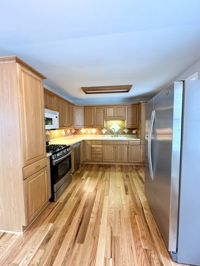 Building Photo - 76 Trottingham Ct