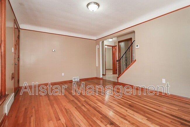 Foto del edificio - 6207 Gerald Ave