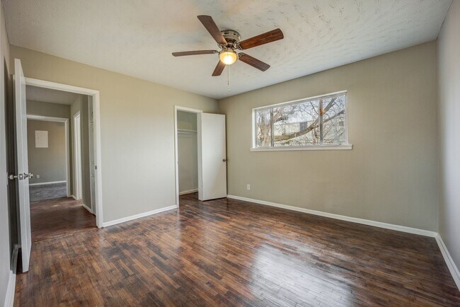 Building Photo - **Move-In Special** Freshly Updated 3 Bedr...