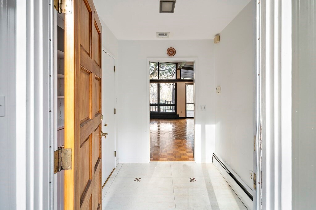 Primary Photo - 376 Newton St