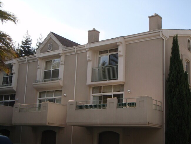 Building Photo - Beautiful 3/3 TH, Sunnyvale Schools, Close...