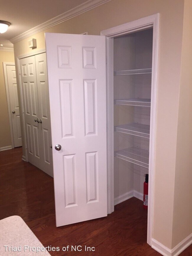 Building Photo - 2 br, 2 bath House - 5238 #F Hilltop Rd.