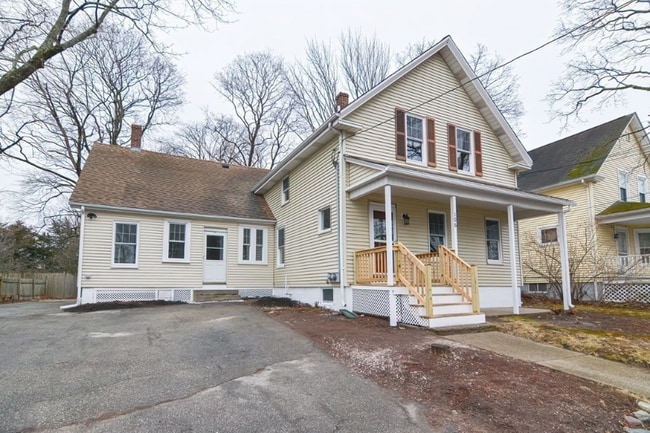 Building Photo - 106 Forest St
