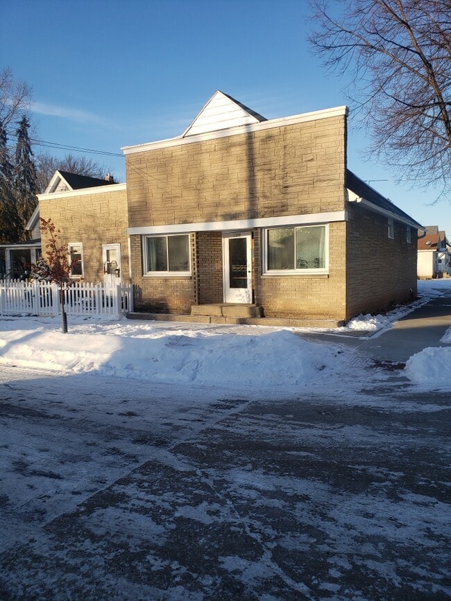 Building Photo - 1299 Stuart St