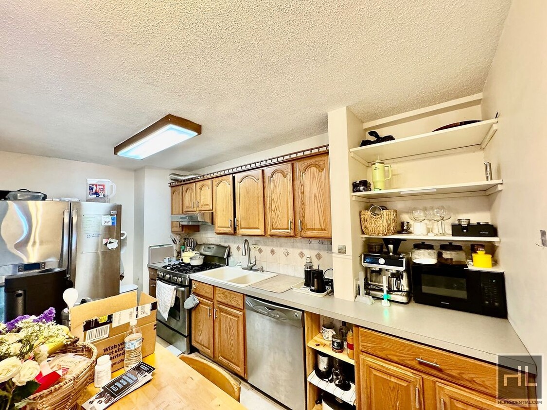 Primary Photo - Junior 4 apartment for rent with open kitc...