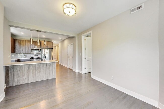 Building Photo - 2131 W Ohio St