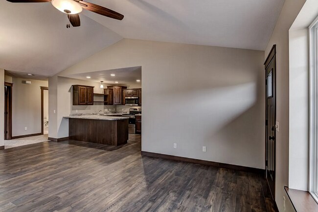 Foto del edificio - 6202 201st St