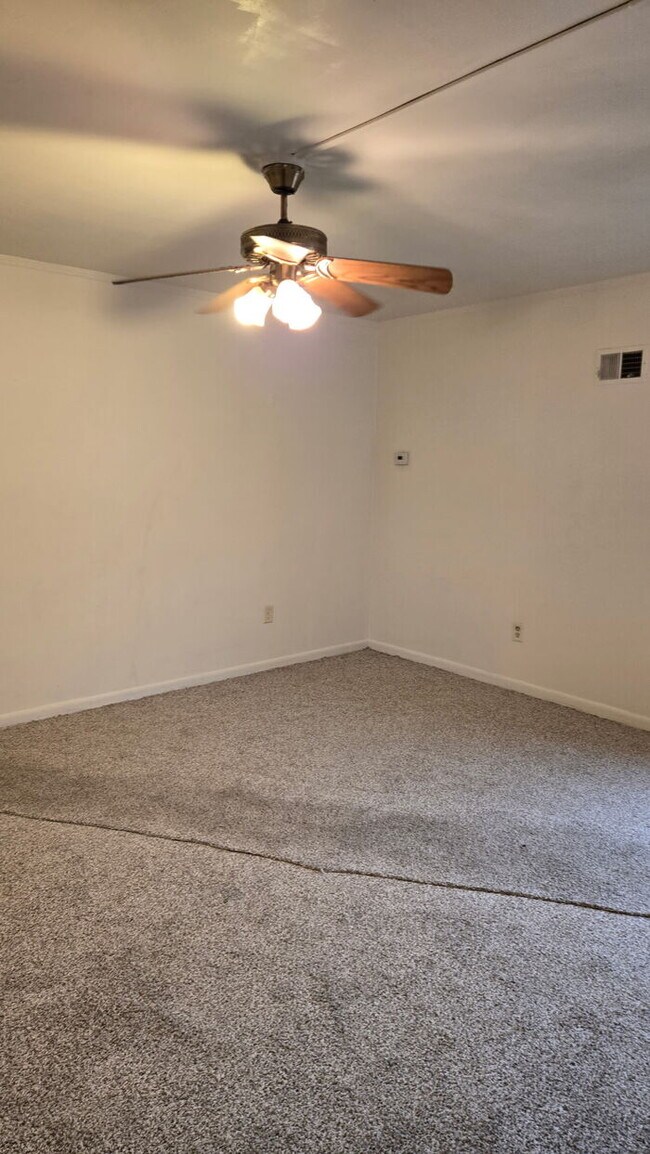 Foto del edificio - Comfortable, affordable, and ready to call home—this well-kept house is now available for rent.