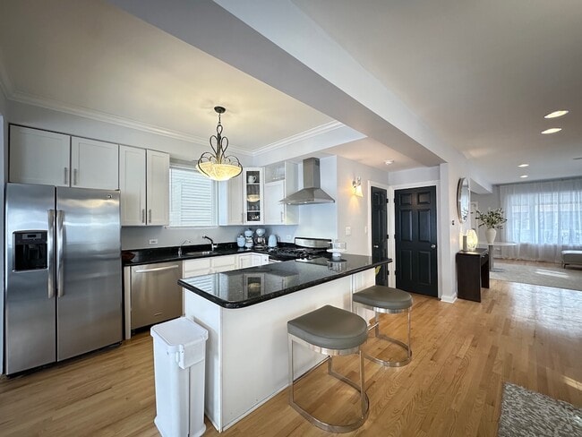 Foto del edificio - 4142 N Maplewood Ave