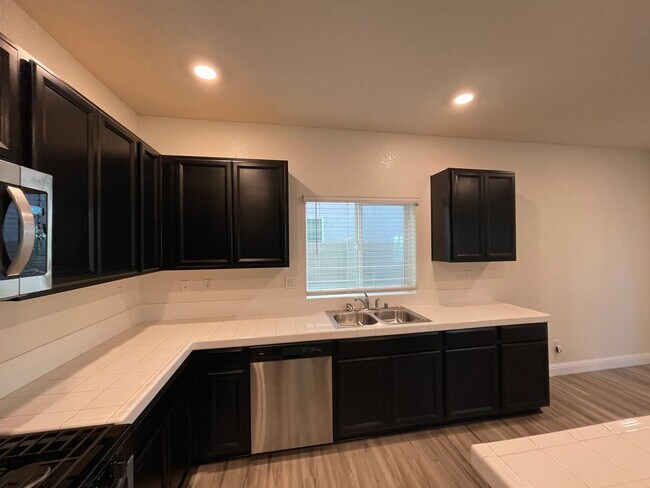 Foto del edificio - Beautiful 4 bed 2.5 bath in Sacramento!