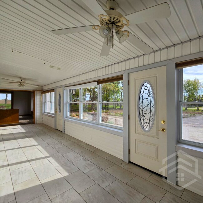 Photo du bâtiment - 5-Bedroom House in Woodstock!!
