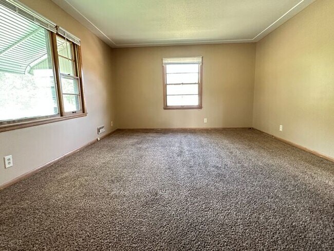 Building Photo - Columbia Heights Upper Level Duplex, Large...