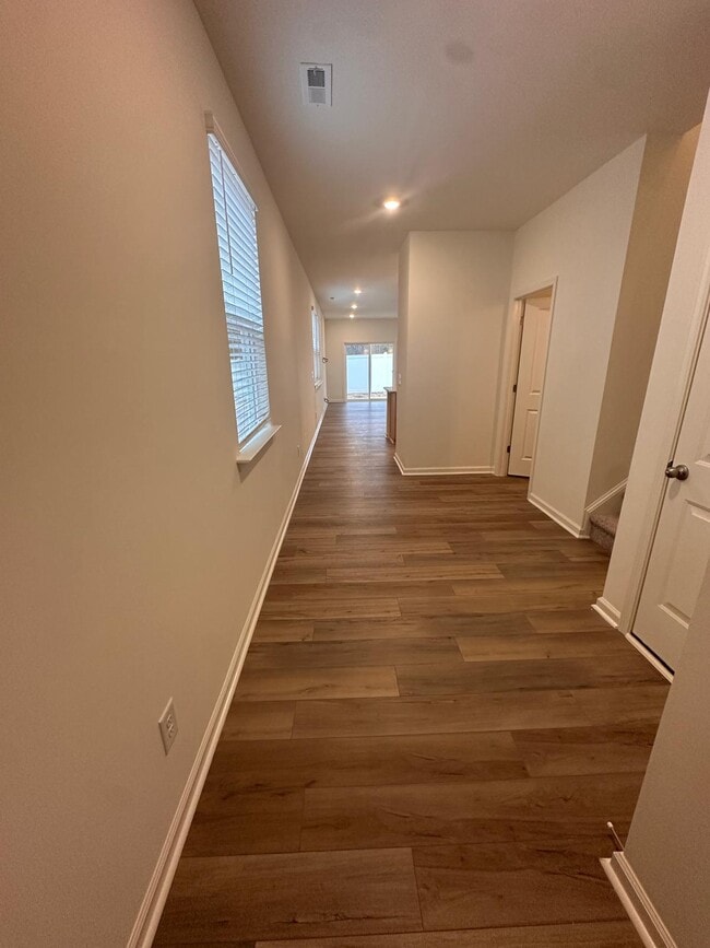 Building Photo - 10615 Brookside Reserve Rd