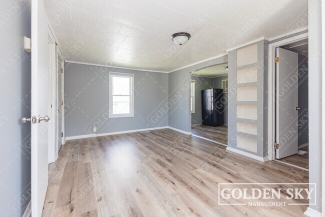 Foto del edificio - 113 E 1st St