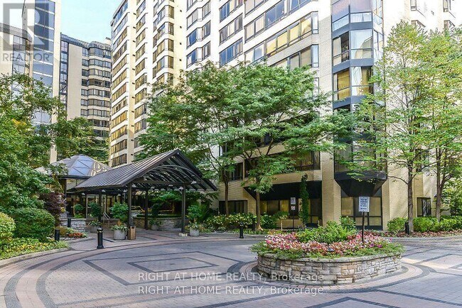 Building Photo - 280 Simcoe St
