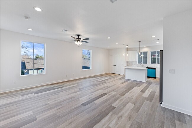 Foto del edificio - 3703 Nagle St