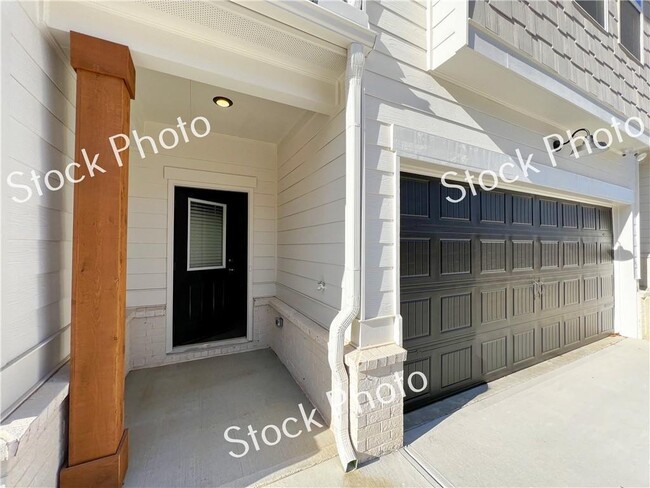 Foto del edificio - 5686 Rockfern Dr