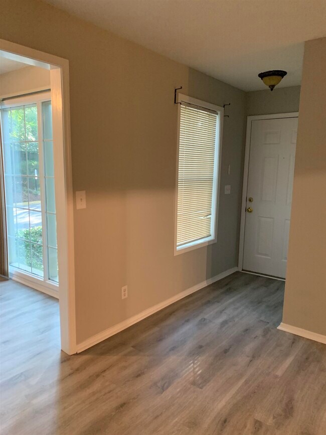 Foto del edificio - 1380 Brockett Pl