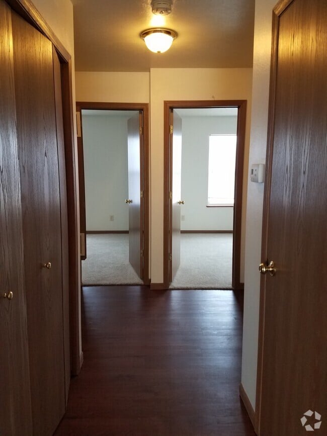 Building Photo - 221 Tanglewood Dr