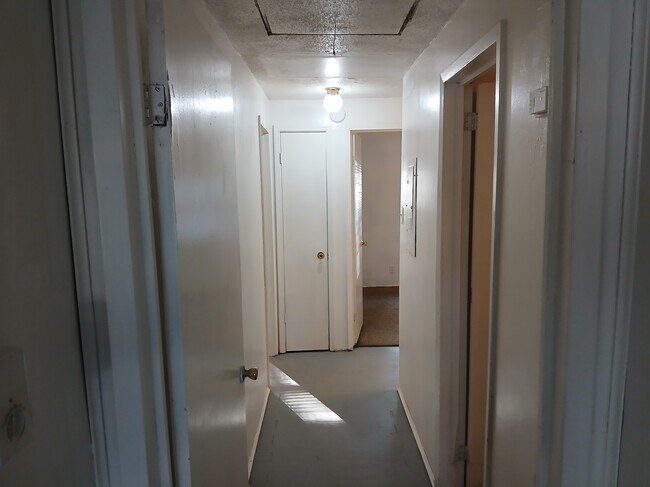Foto del edificio - 6640 Meadow Ave