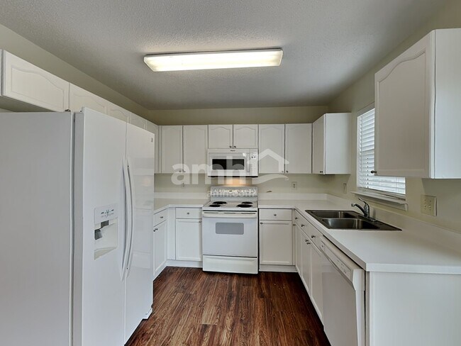 Building Photo - 14301 Blue Grass Dr