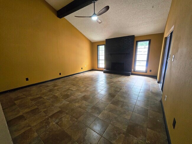 Foto del edificio - 2215 Gontier Dr