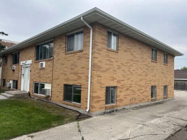 Building Photo - 913 18 1/2 St S