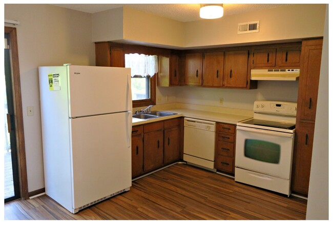 Building Photo - 4770 Trenton Dr