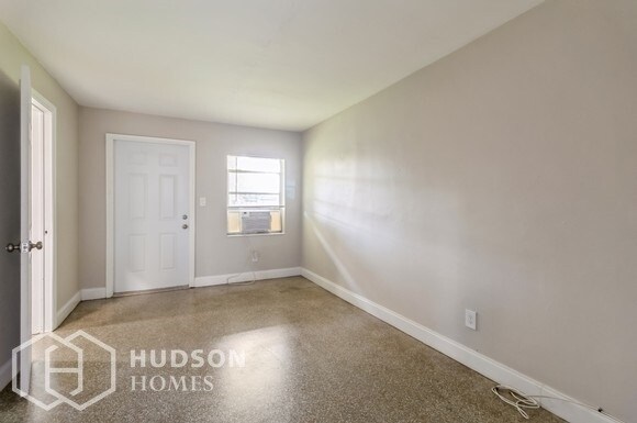 Foto del edificio - NOW AVAILABLE! 1040 Southwest 30th Avenue ...