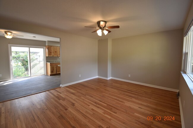 Foto del edificio - 3 Bedroom 2 Full Bath Home IN Greenfield