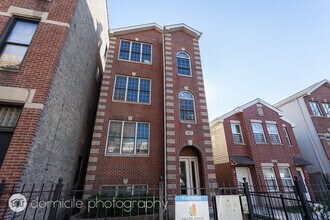 Building Photo - 1417 W Erie St