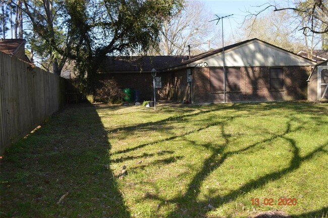 Building Photo - 608 N Plantation Dr
