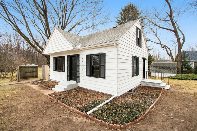 Building Photo - 68410 Holiday Ct