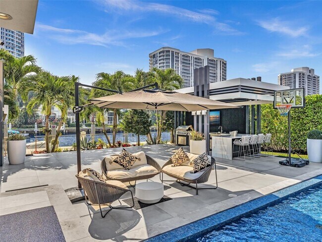 Foto del edificio - 307 Holiday Dr