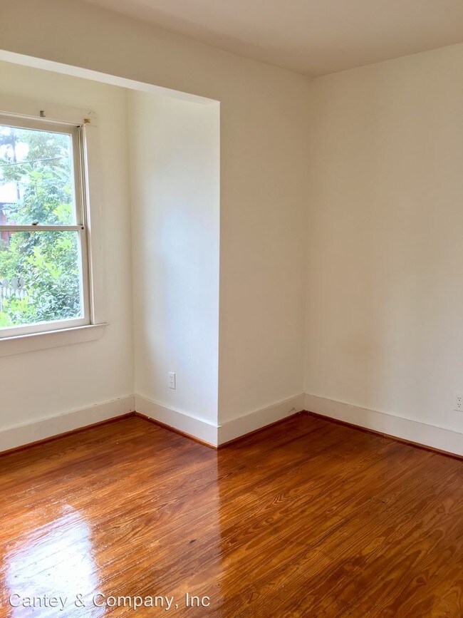 Building Photo - 221 Skyland Dr