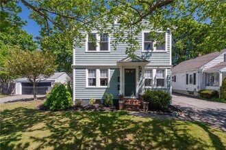 Building Photo - 467 Maple Ave