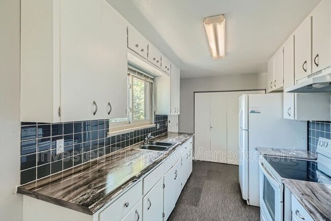 Building Photo - 1060 S Decatur St