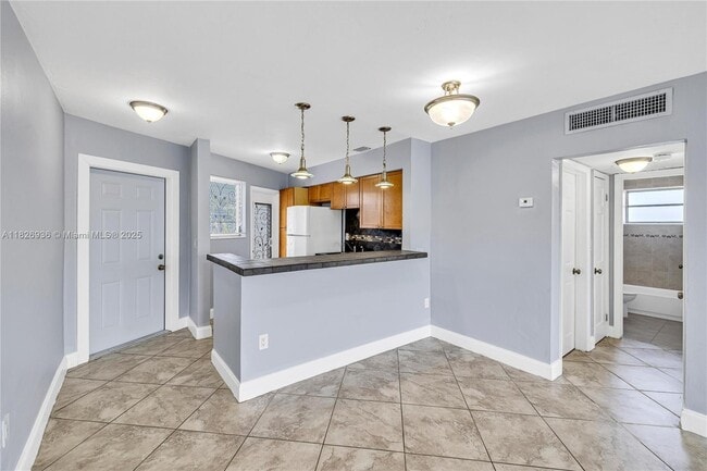 Building Photo - 1715 NE Miami Gardens Dr