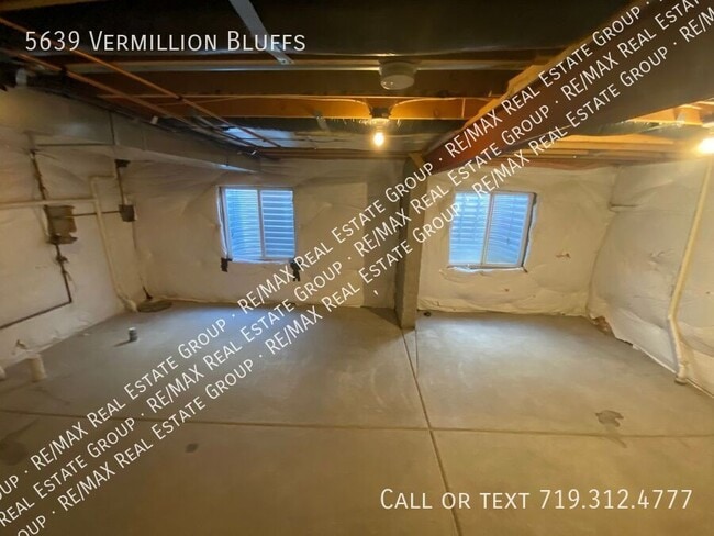 Building Photo - 5639 Vermillion Bluffs Dr