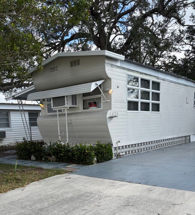 Foto del edificio - Vintage 1 Bed, 1 Bath Mobile Home in Pic T...