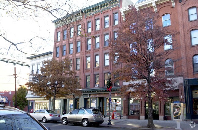 Building Photo - 131 Washington St
