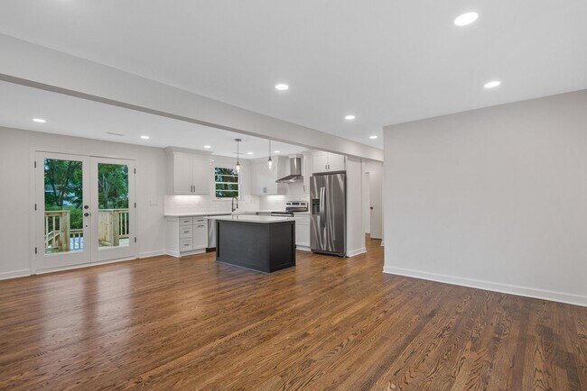 Building Photo - Beautifully Updated 4BR 2BA Home in Madiso...